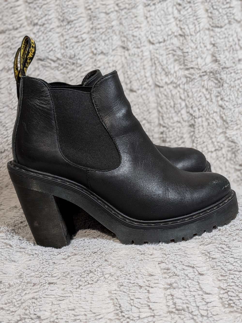 Dr. Martens Black Leather Heeled Chelsea Boots Women Size 6